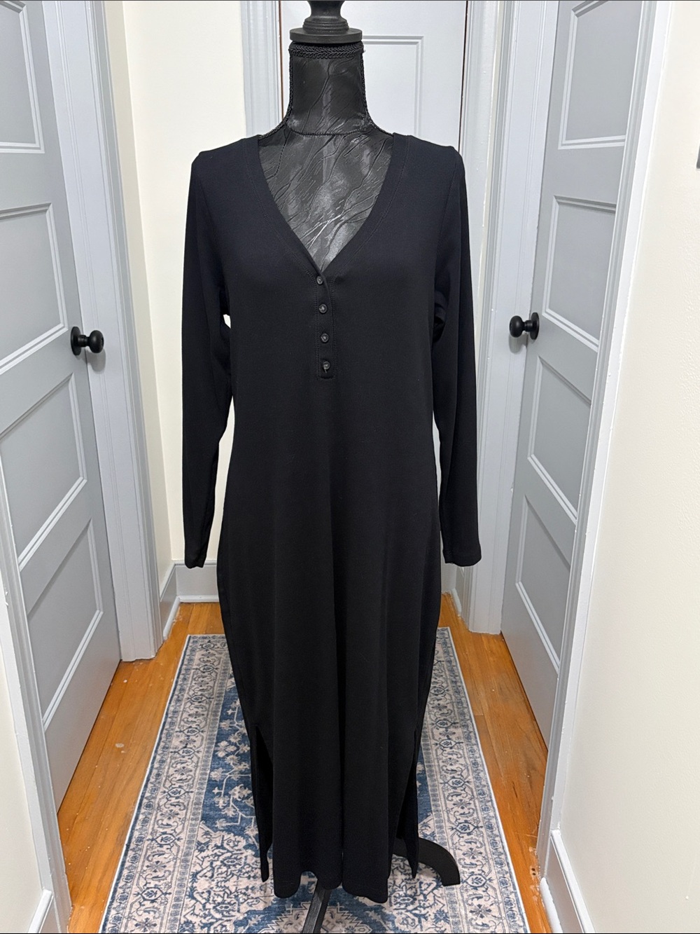 Black Long Sleeve V-Neck Ribbed Maxi Dress